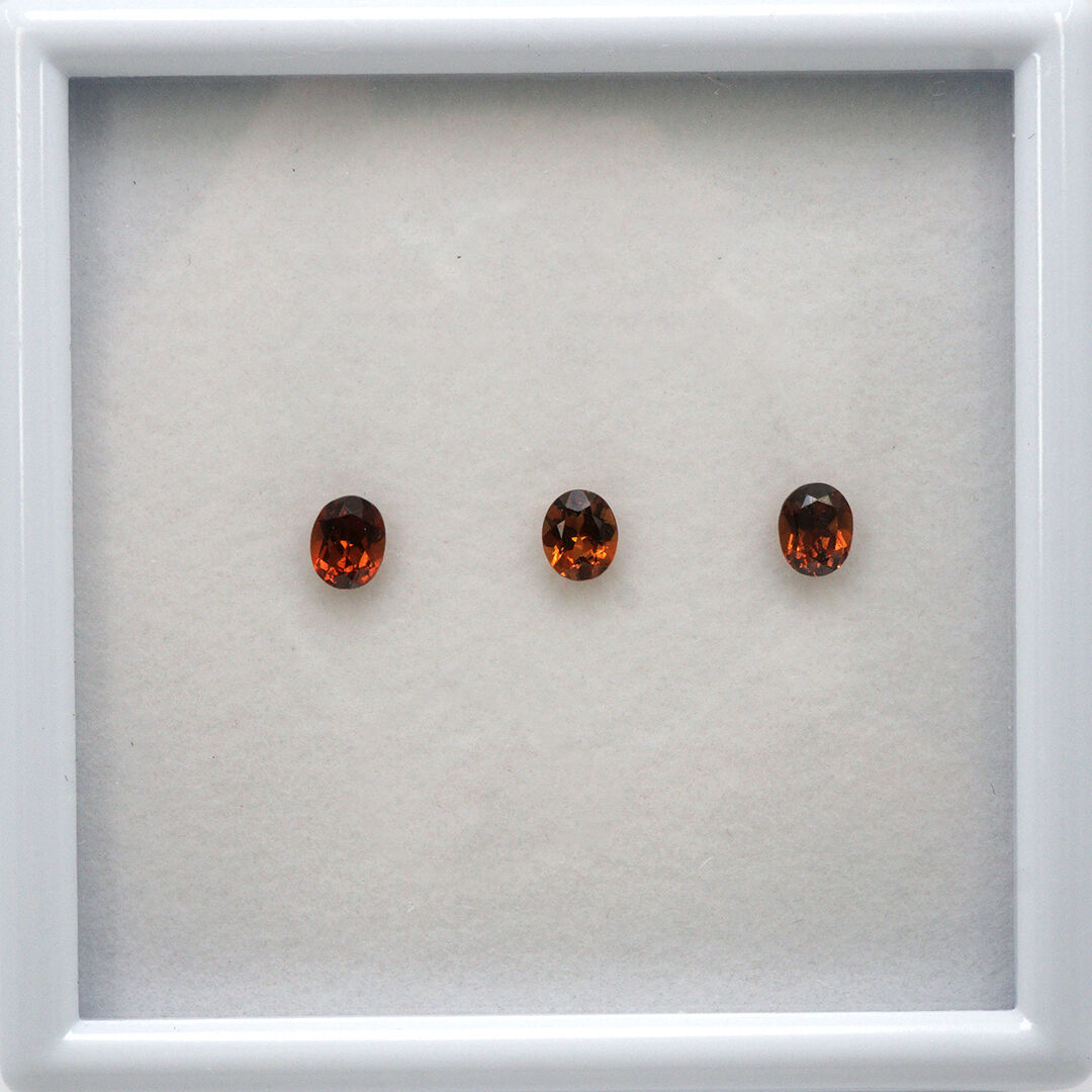 Granat - Malaya, Owalny, 5x4 mm